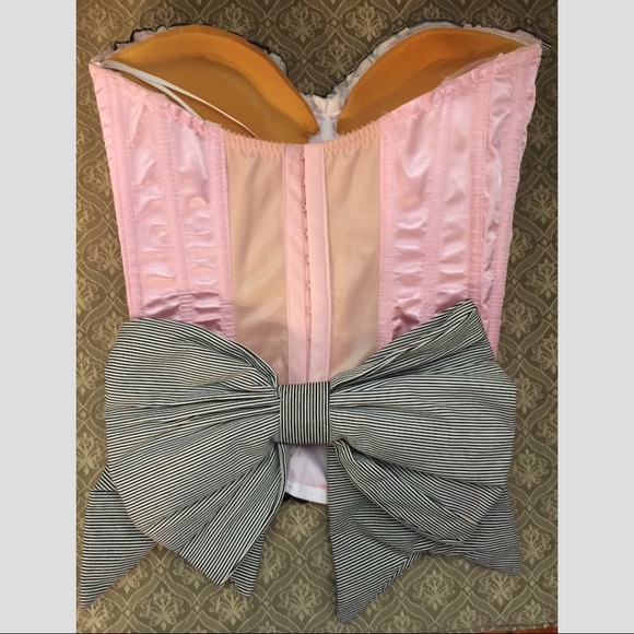 Cigarette Girl Bustier/Corset & Skirt Costume - Picture 4 of 7